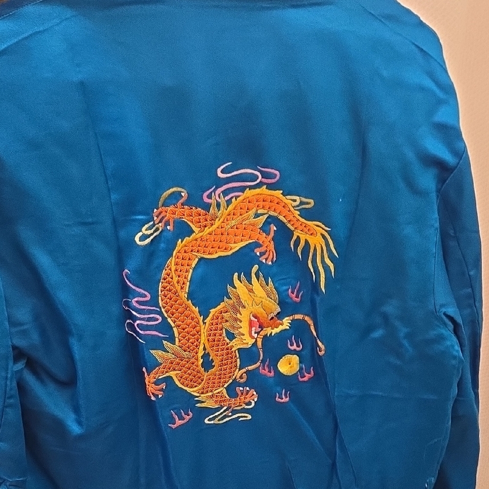 NWOT Vibrant Blue Embroidered Kimono With Dragon Embroidering On Back - Picture 9 of 9